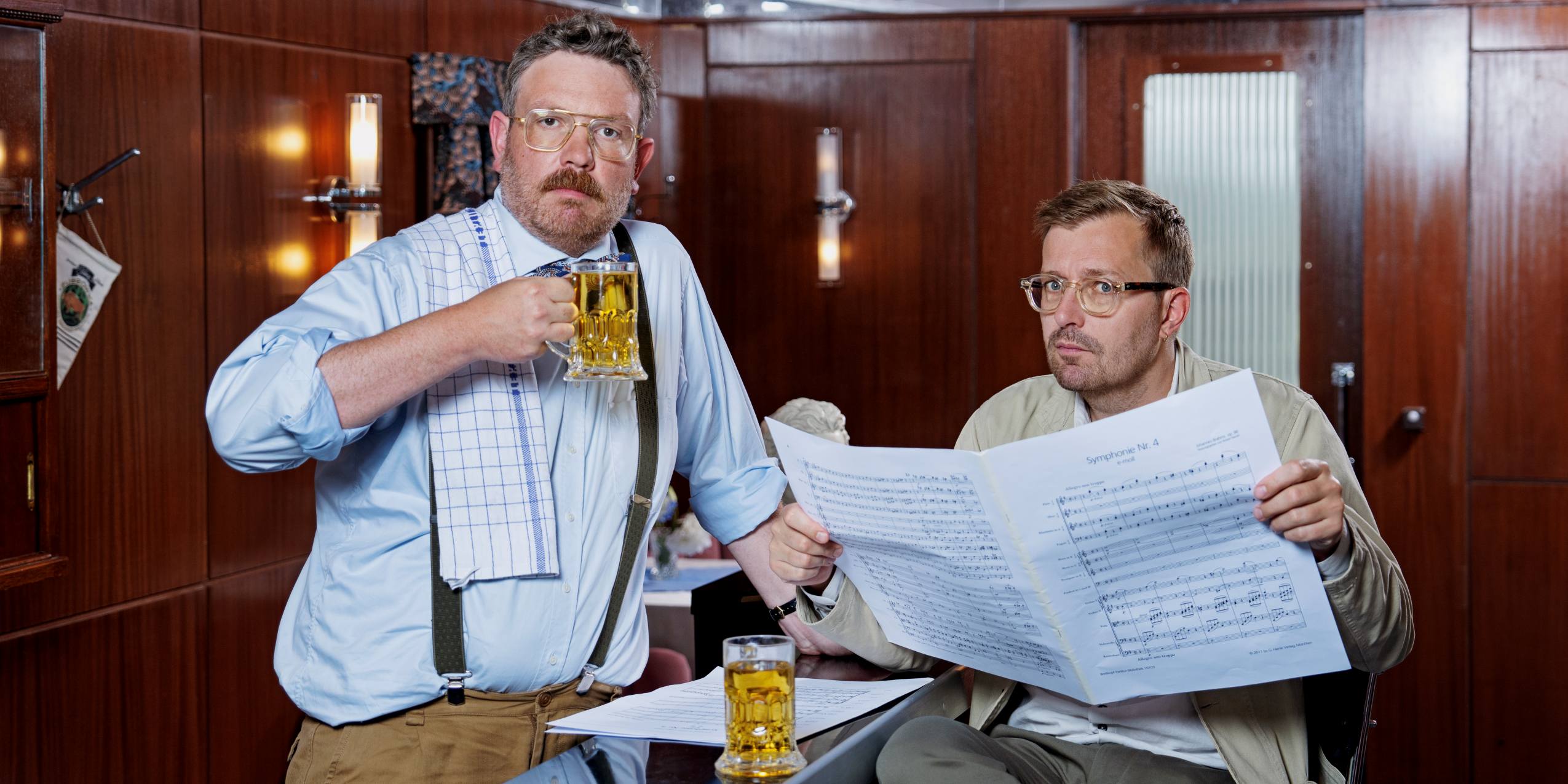 Frederik Cilius og Rasmus Bruun med noderne til Beehoven og Brahms.