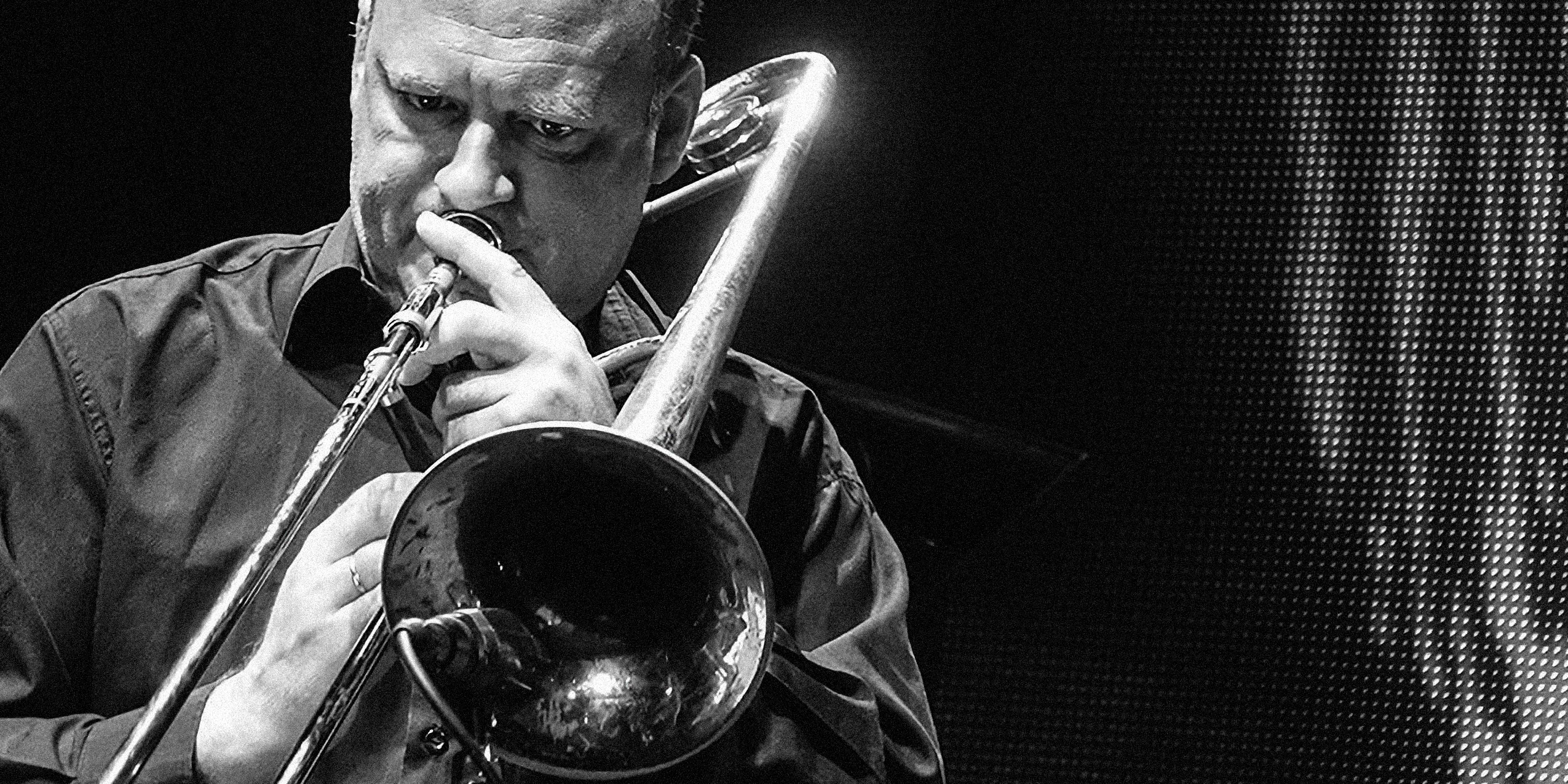 Helge Sunde spiller trompet til koncert med DR Big Band i DR Koncerthuset.