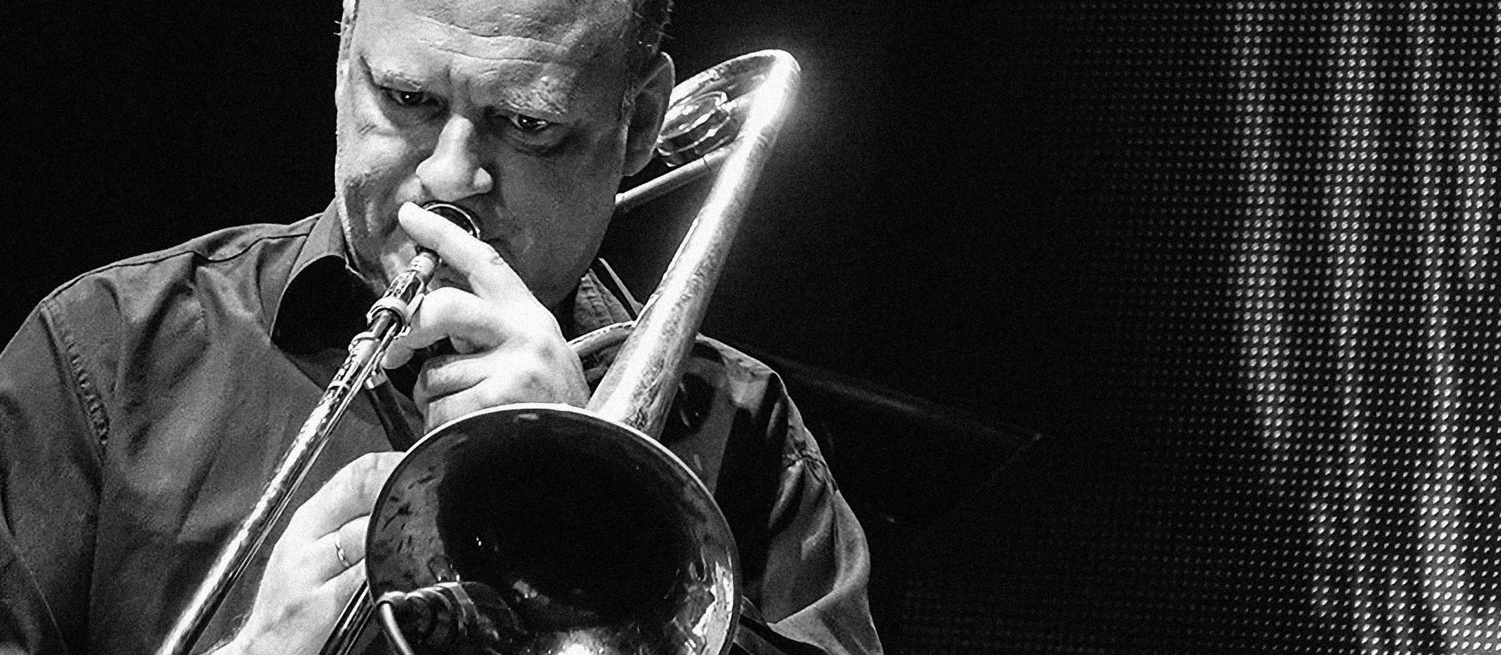 Helge Sunde spiller trompet til koncert med DR Big Band i DR Koncerthuset.