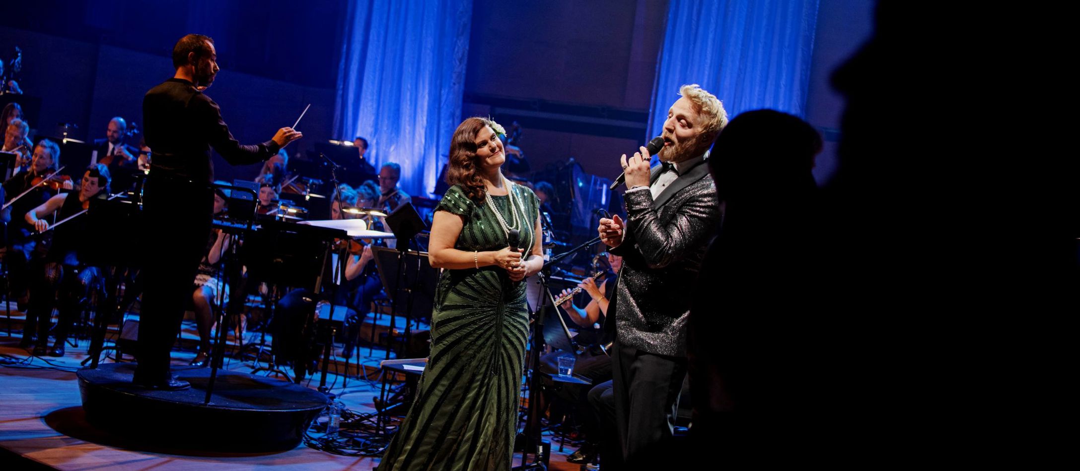 Vært og solist til Ballroom Dreams