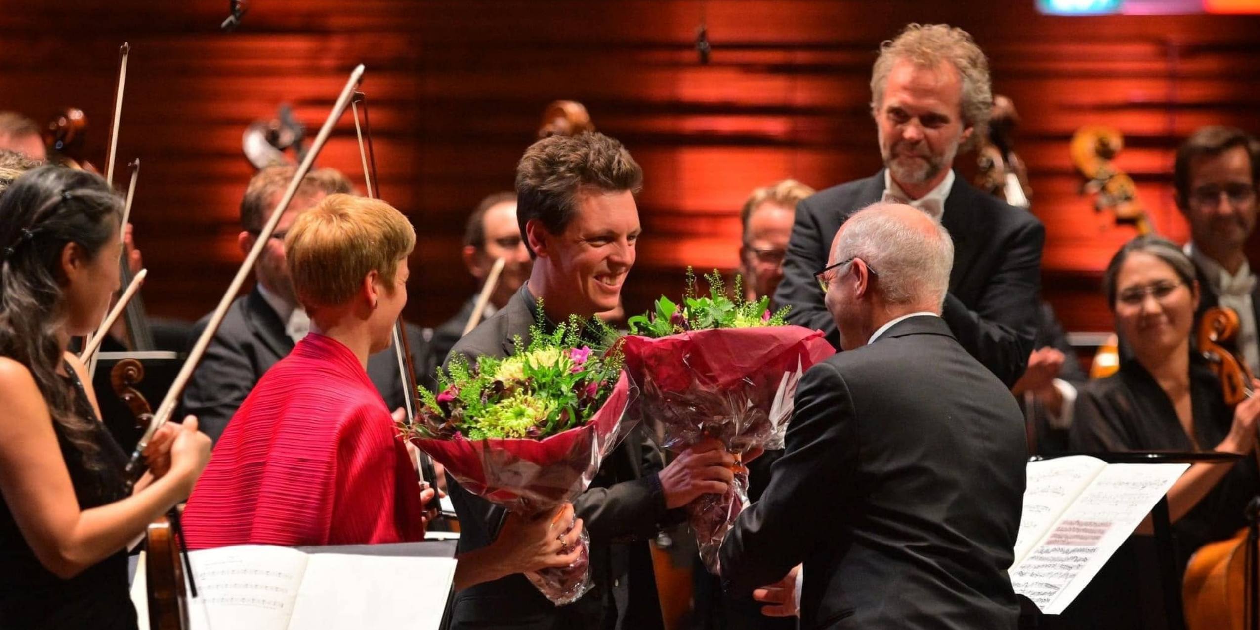 Her ses komponist Rune Glerup, hvis violinkoncert ”Om Lys og Lethed”, der blev bestilt af DR Symfoniorkesteret,  vandt Nordisk Råds musikpris i 2024.