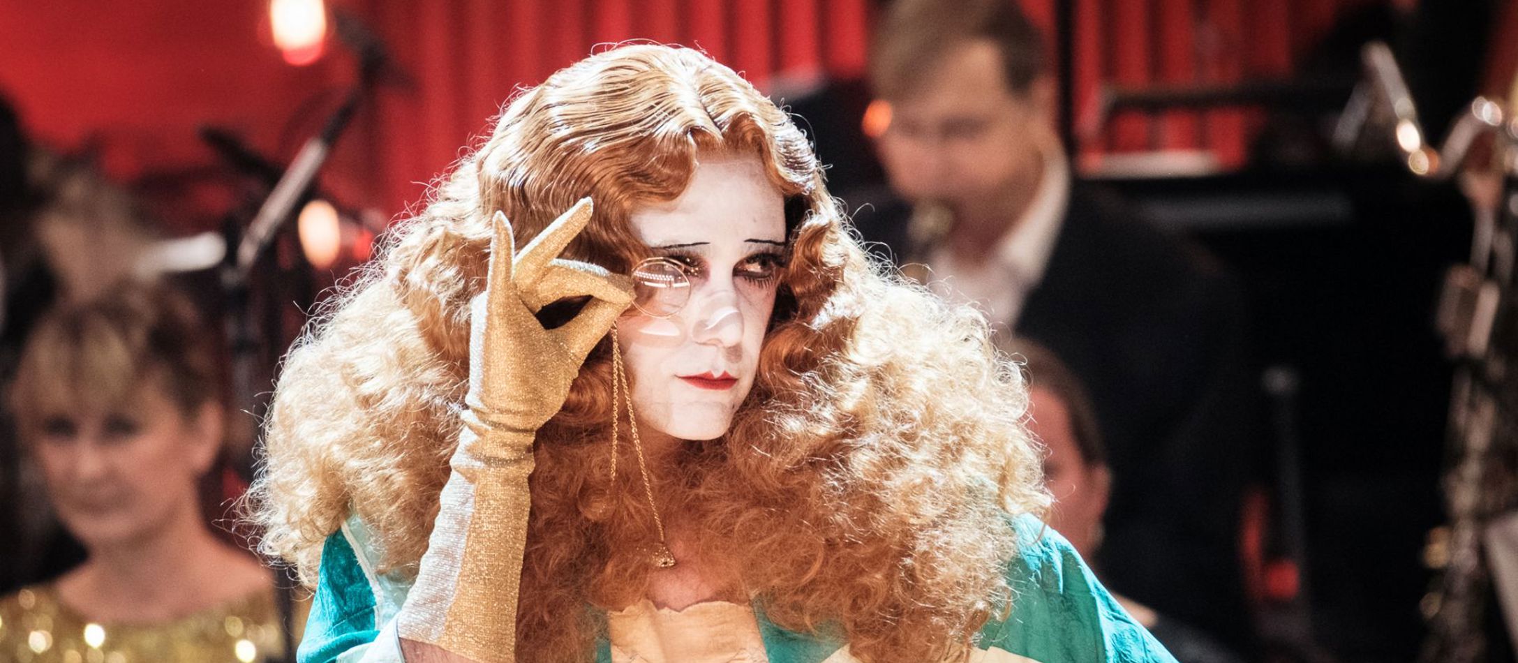 Madame le Pustra under koncert i DR Koncerthuset.