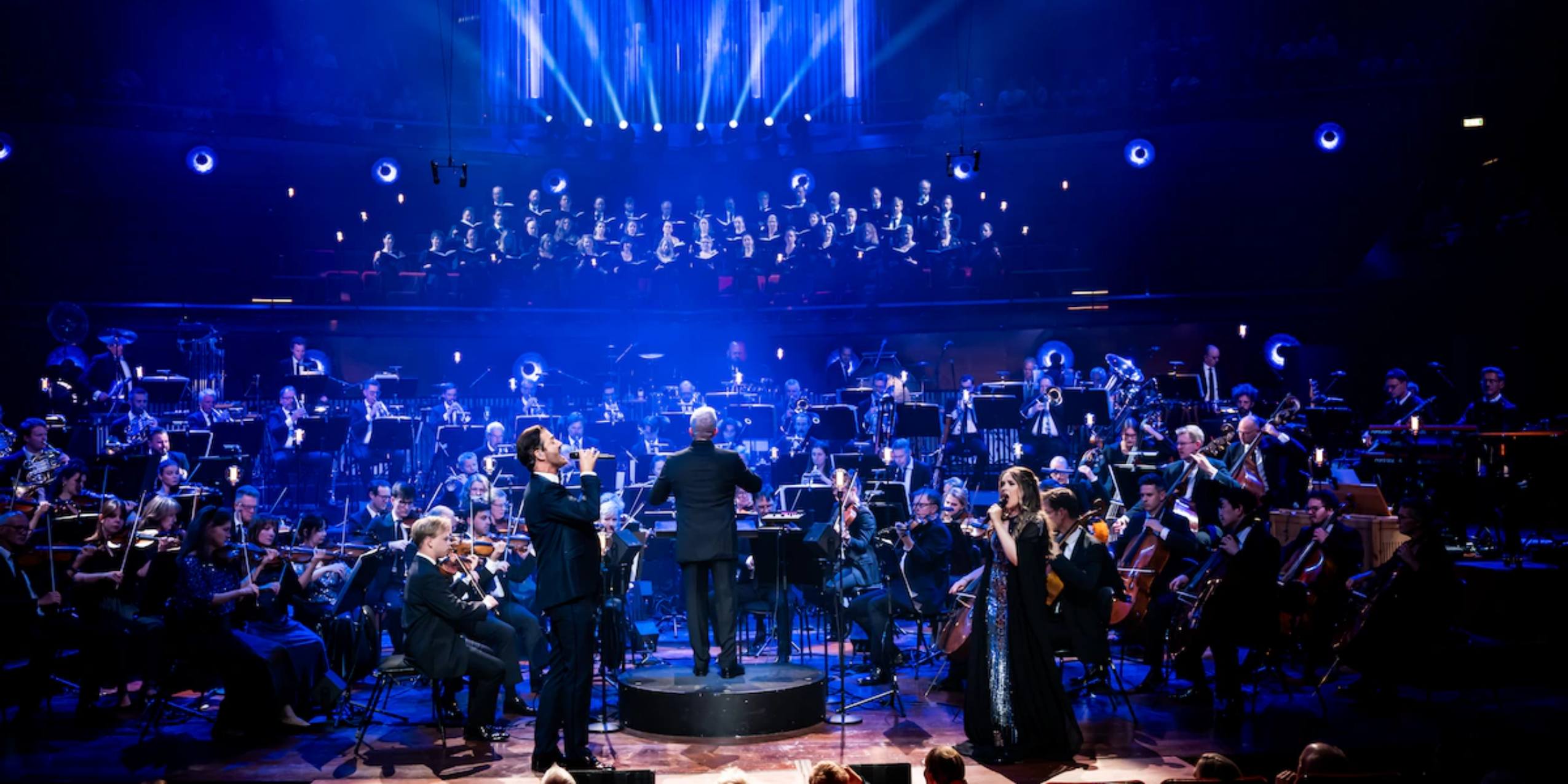 DR Symfoniorkestret og sanger Oliver Tompsett til Sports in Symphony i DR Koncerthuset.