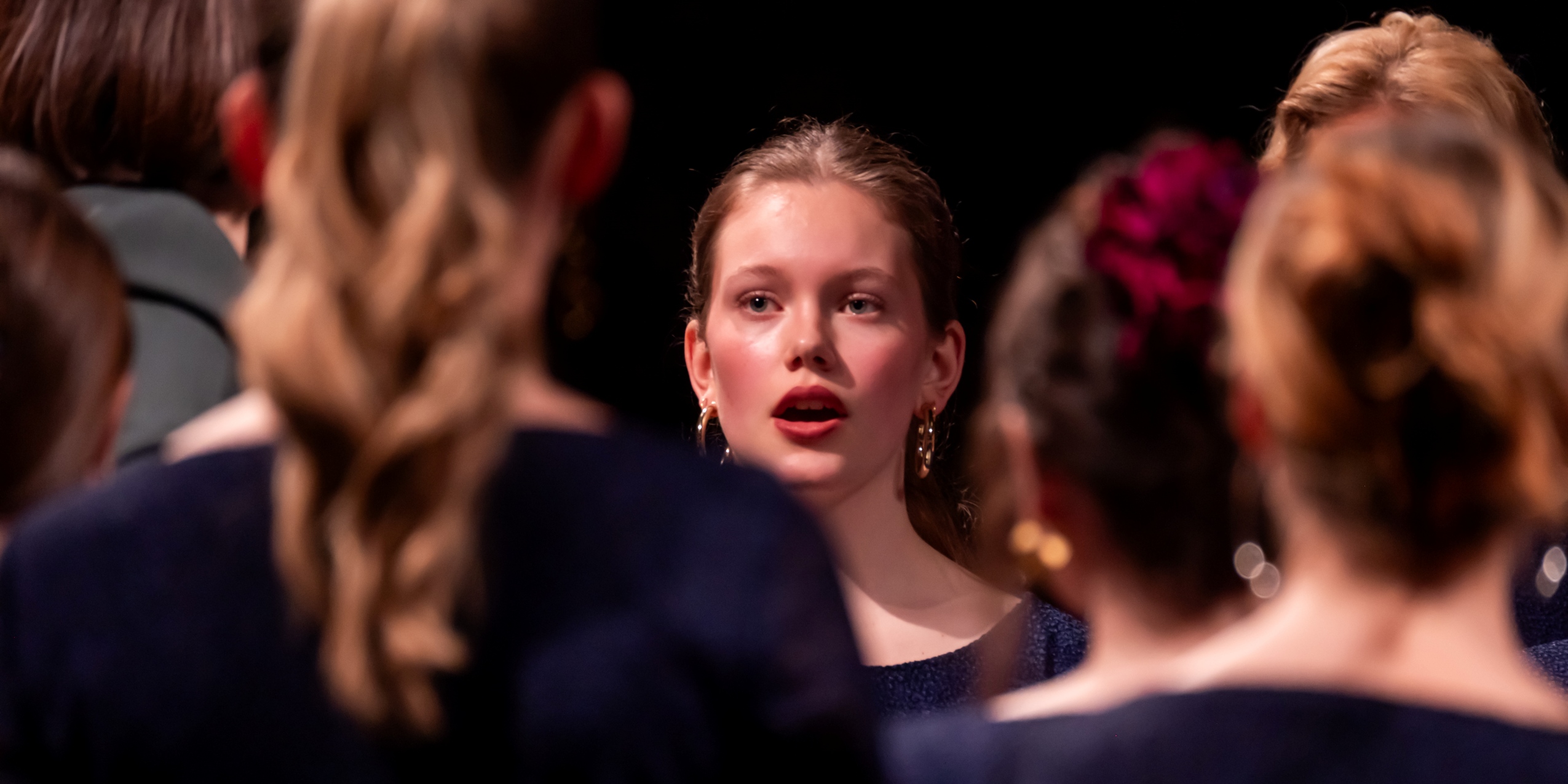 Fokus på én person fra koret