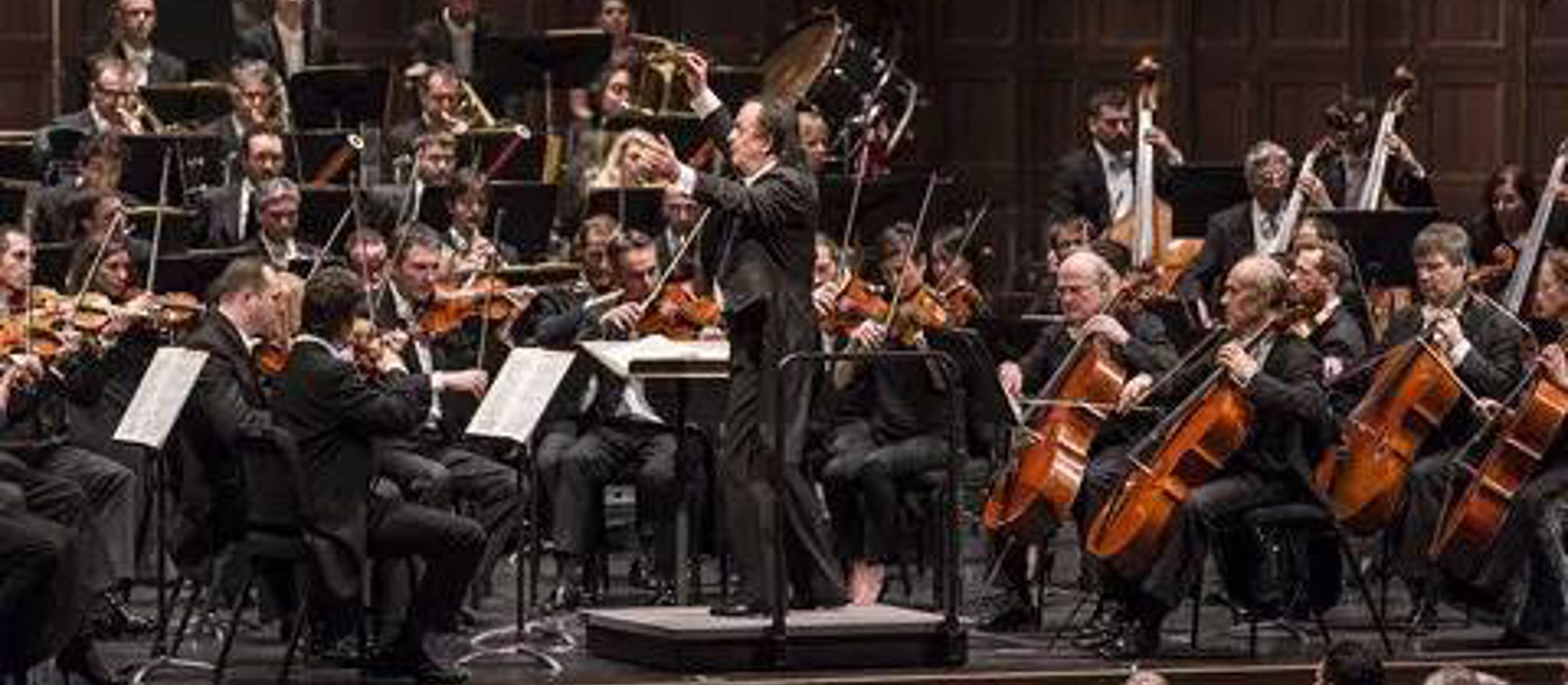 Suisse Romande Orkestret optræder